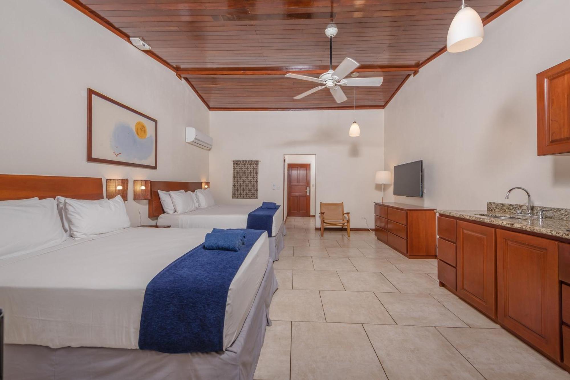 The Coast Beachfront Hotel Tamarindo Phòng bức ảnh