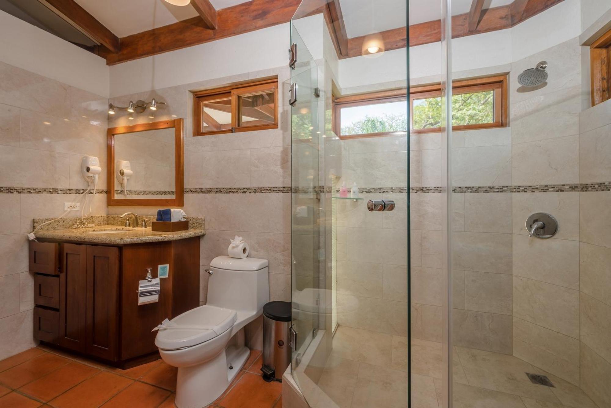 The Coast Beachfront Hotel Tamarindo Phòng bức ảnh