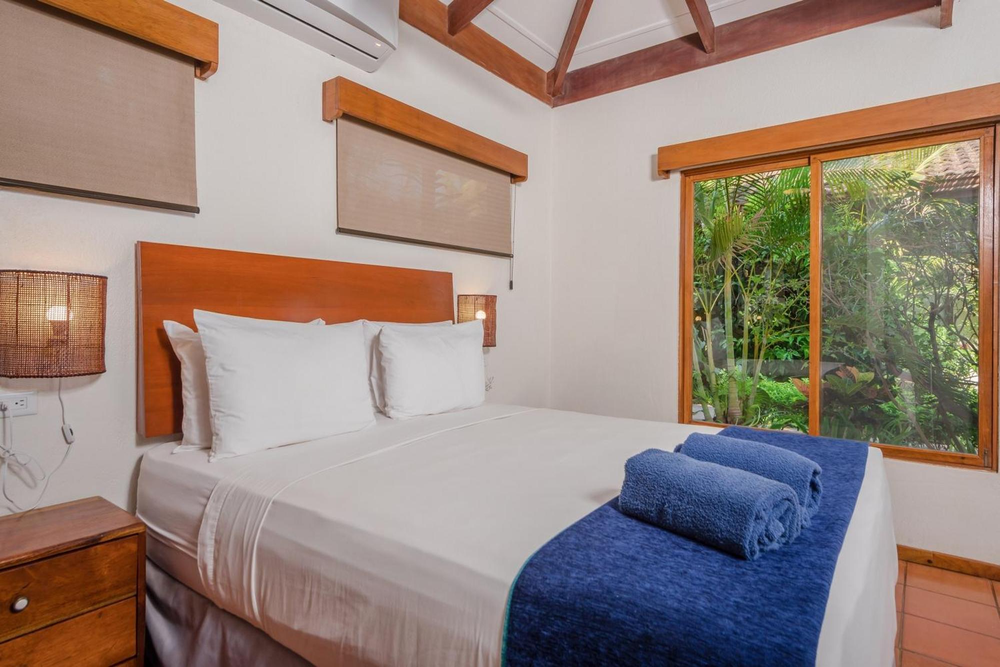 The Coast Beachfront Hotel Tamarindo Phòng bức ảnh